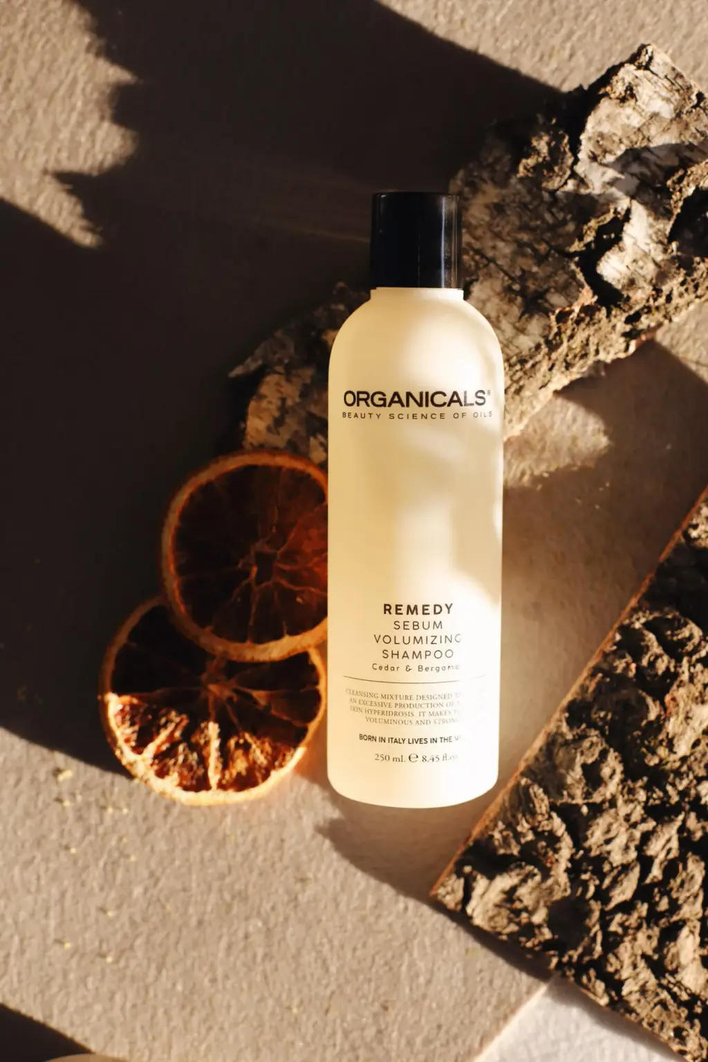 Szampon oczyszczający Sebum Volumizing – objętość i równowaga dla przetłuszczającej się skóry głowy ORGANICALS — zdjęcie 2